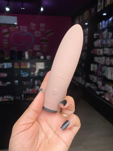 Vibrador de clitóris em formato de língua revestido em silicone liquido 10 intensidades – recarregavél
