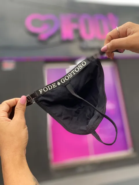 Cueca Fio Dental com Frases Neon (fode gostoso) Brilha no Escuro