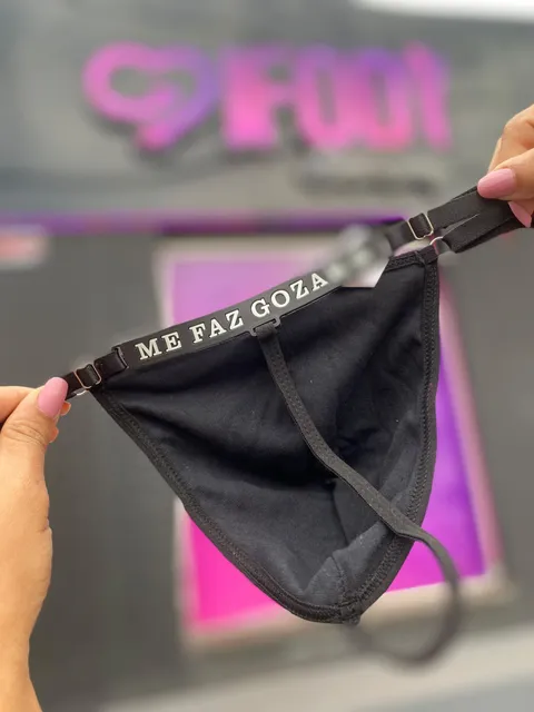 Cueca Fio Dental com Frases Neon (me faz gozar) Brilha no Escuro