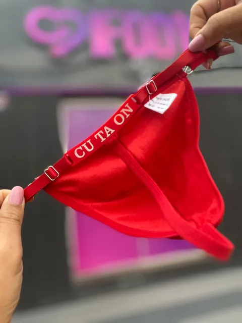 Cueca Fio Dental com Frases Neon (cu ta on) Brilha no Escuro