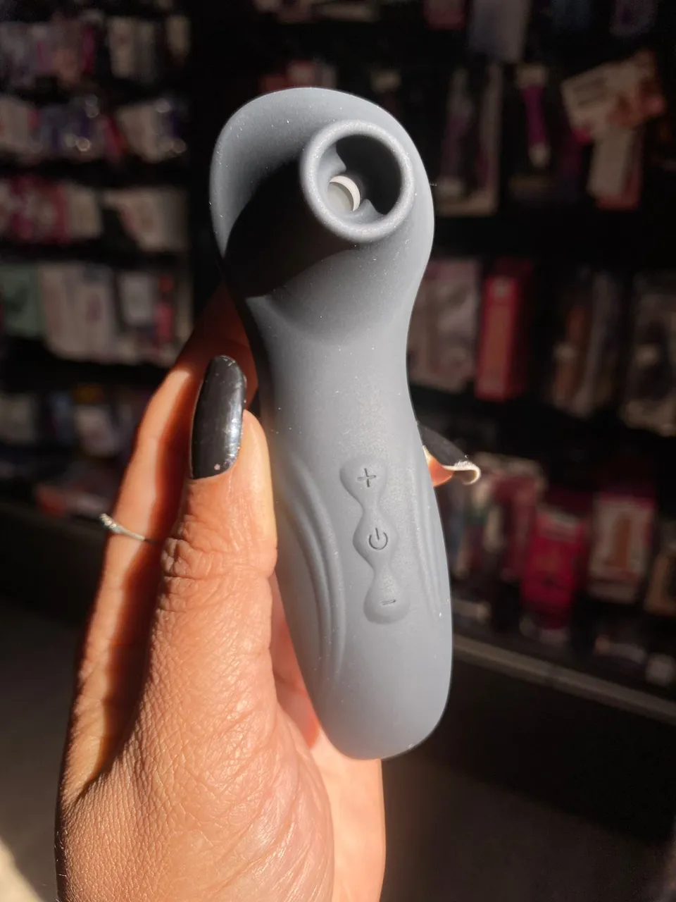 Vibrador de clitóris com pulsação- 10 intensidades – recarregável – Clitoriano Por Ondas — foto 1 de 6
