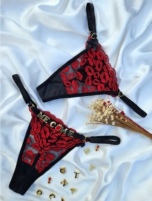 Calcinha beijinho personalizável - preta com vermelho