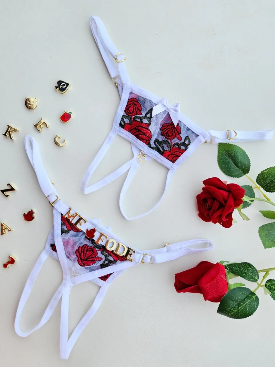 Calcinha com abertura personalizável – branca com vermelho